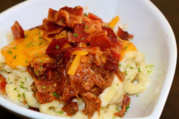 White Cheddar Mac & Cheese w/ BBQ Pulled Pork