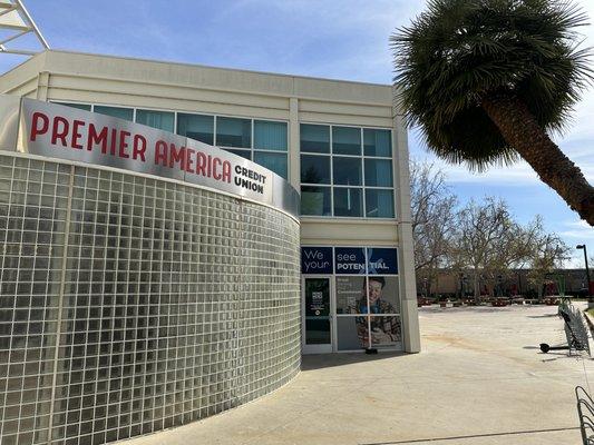 CSUN students and community enjoy new Premier America Credit Union branch on campus