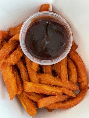 Sweet potatoe fries w/ bbq sauce