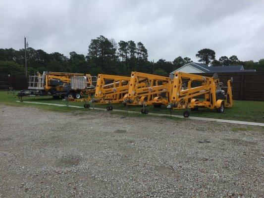 Wide selection of self-propelled and tow-behind lifts. Lifts range from 35'-55'