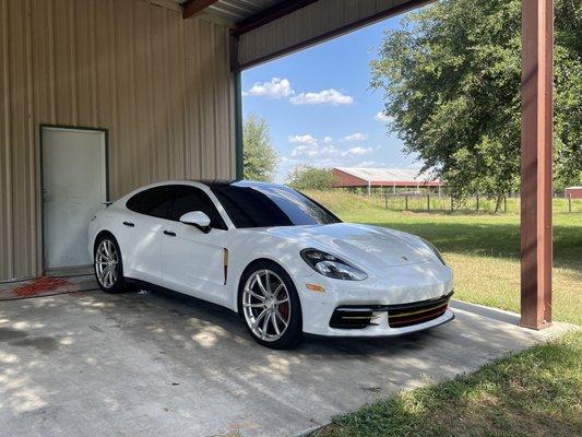 Basic basic on this beautiful panamera Porsche