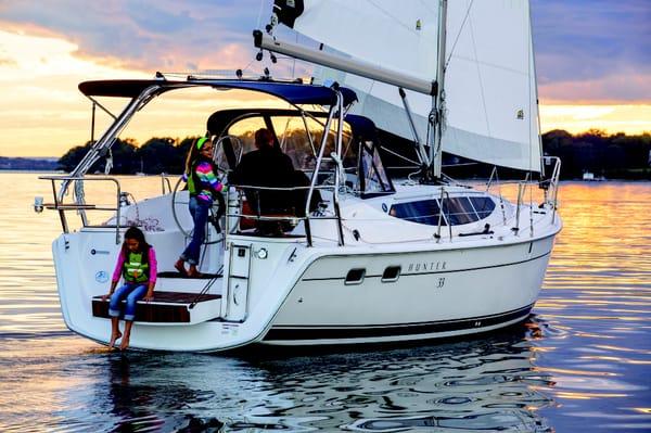 Hunter 33 - Compact Cruiser of the Year