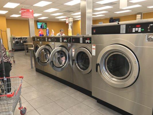 Extra Large Washers and Dryers for your convenience at the 24 Hour Laundromat in Los Angeles