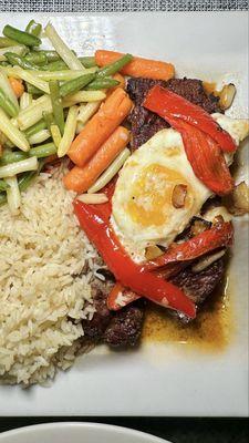 Bitoque (steak and eggs)