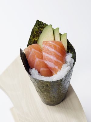 MakiMaki Salmon Avocado Handroll