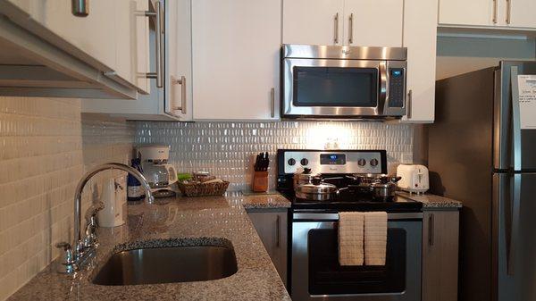 Fully-equipped kitchens - Select Corporate Housing Columbia SC Furnished Apartments