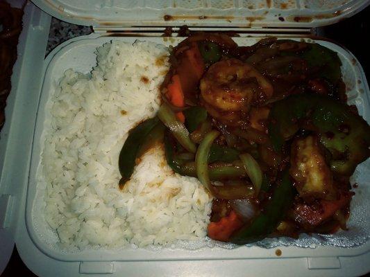 Spicy Shrimp with white rice, green peppers, carrots and onions.