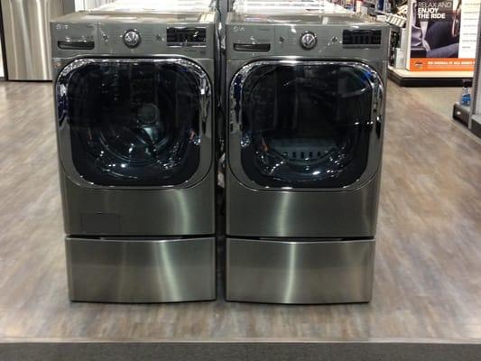 LG Titans - 5.1 cu. ft. Washer & 9.0 cu. ft. Dryer