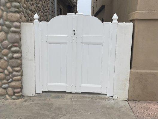 White vinyl arch gate