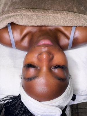 Dermaplaning facial