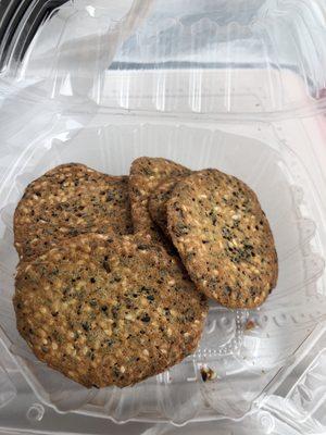 Sesame crisps