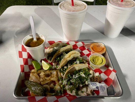 Orden de tacos, frijoles charros and agua fresca.