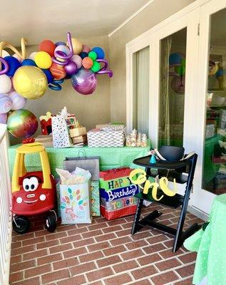 Happy 1st Birthday, Party Animal! This is the Dessert & Gift corner.