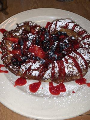 Puff pancake with strawberries, blueberries & raspberries - has fought bottom and crispy edges. Excellent!