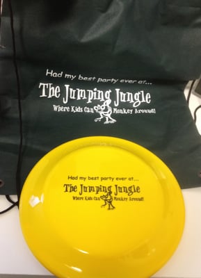 Upgrade to our Draw string favor with Frisbee!