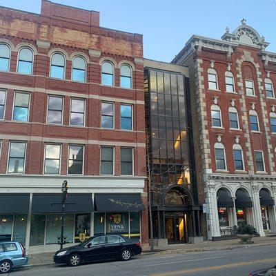 Main Street entrance to Von Hasle Jewelers in Racine, Wisconsin