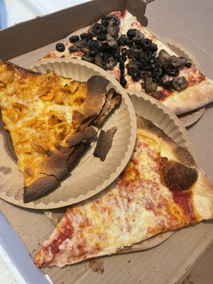 Horrible pizza, how can anyone eat a pizza looking burned like this? Very disappointed and I will not be ordering from there again!