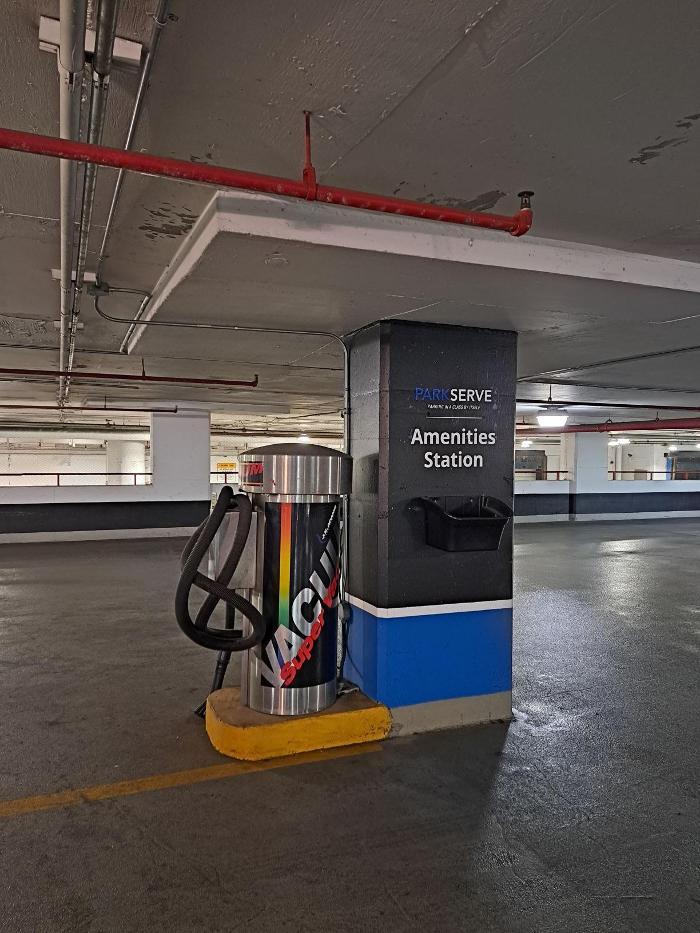 Parking Indigo Toronto - Yonge and Bloor Parking Garage