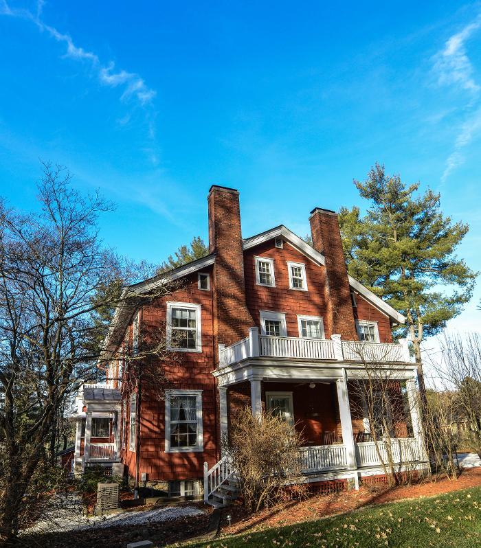 Applewood Manor Inn Bed and Breakfast