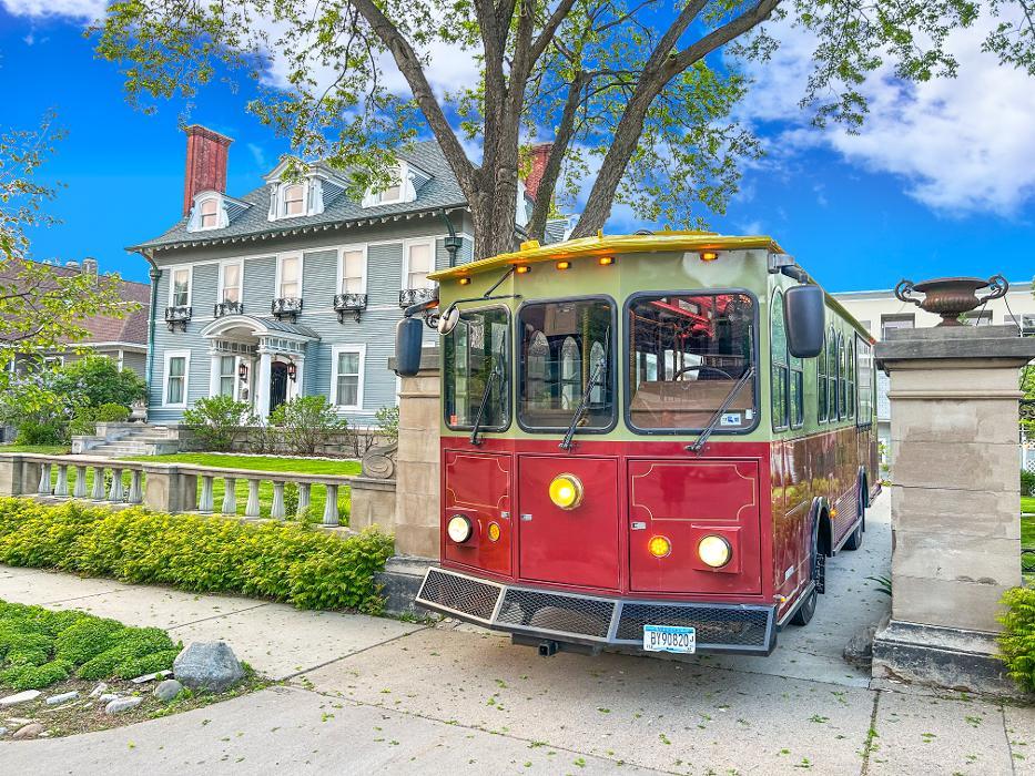 minneapolis trolley tour